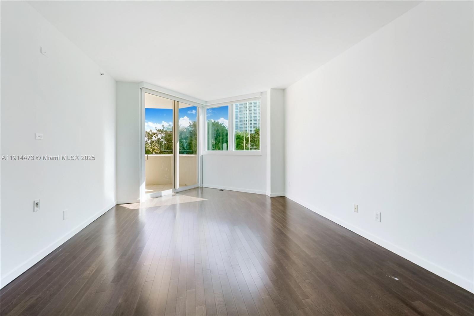 300 S Pointe Dr # 405