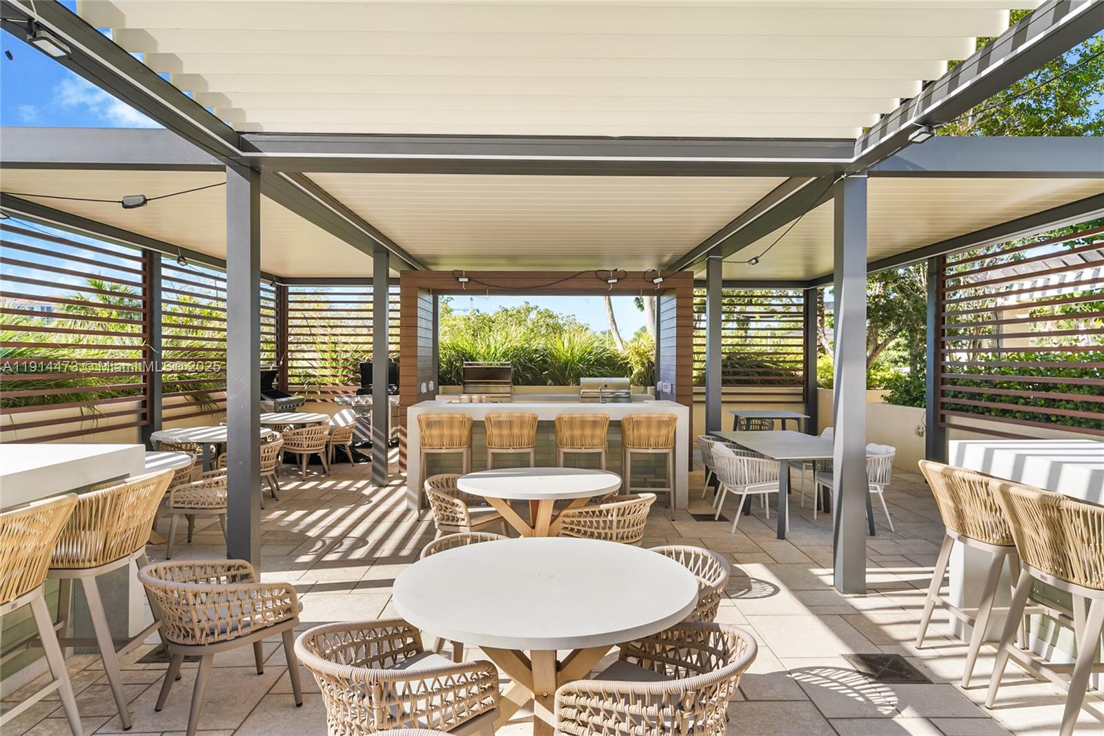 300 S Pointe Dr # 405