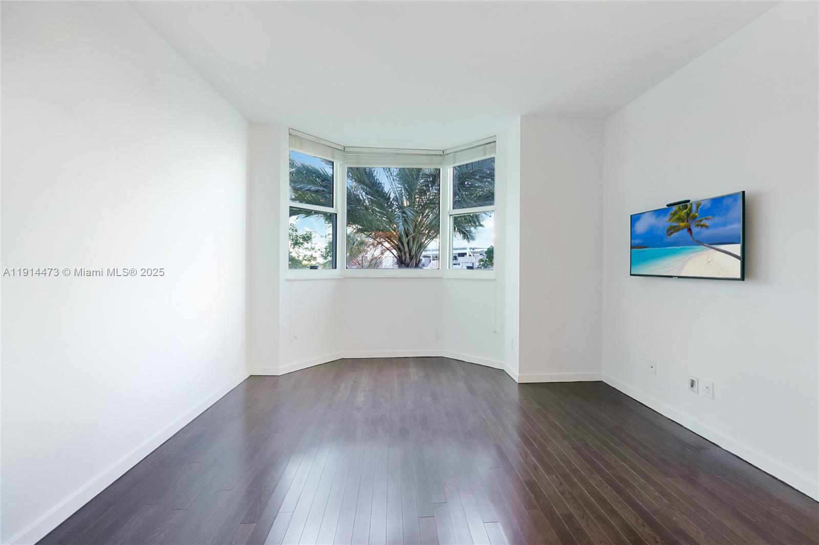 300 S Pointe Dr # 405