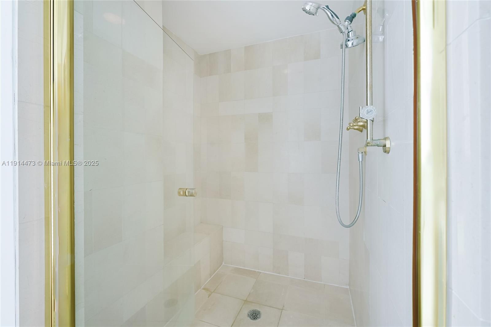 300 S Pointe Dr # 405