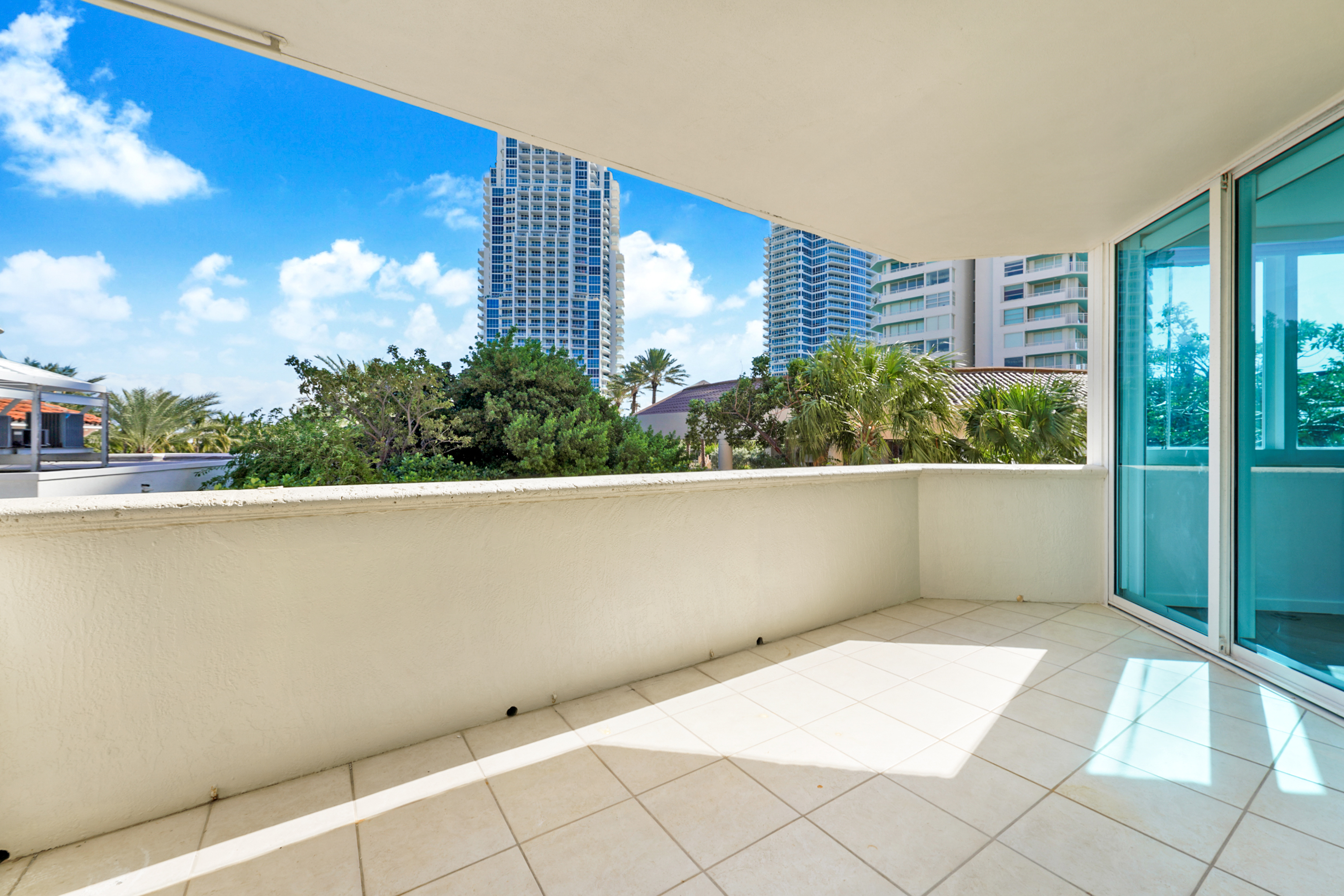 300 S Pointe Dr Unit# 405