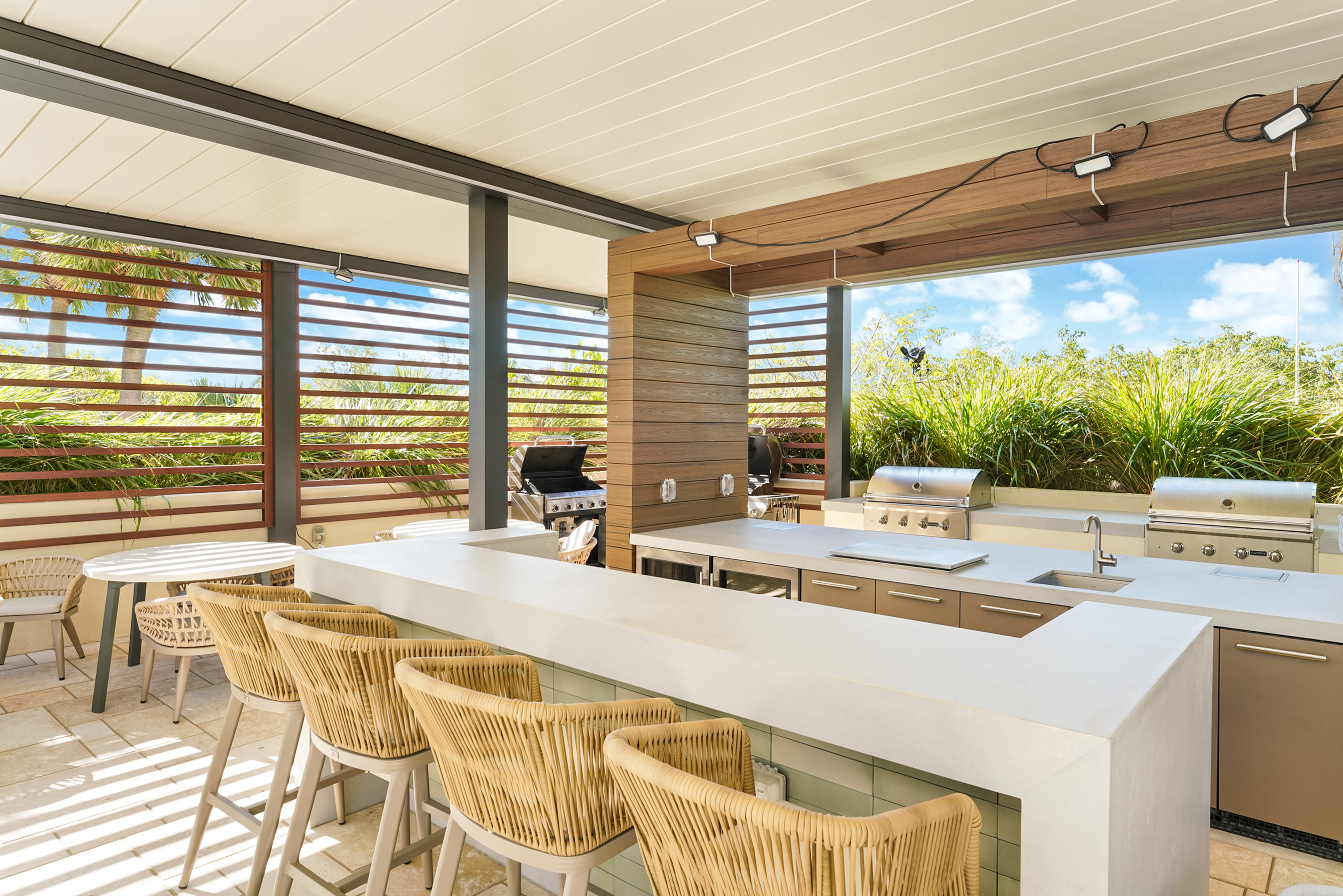 300 S Pointe Dr Unit# 405