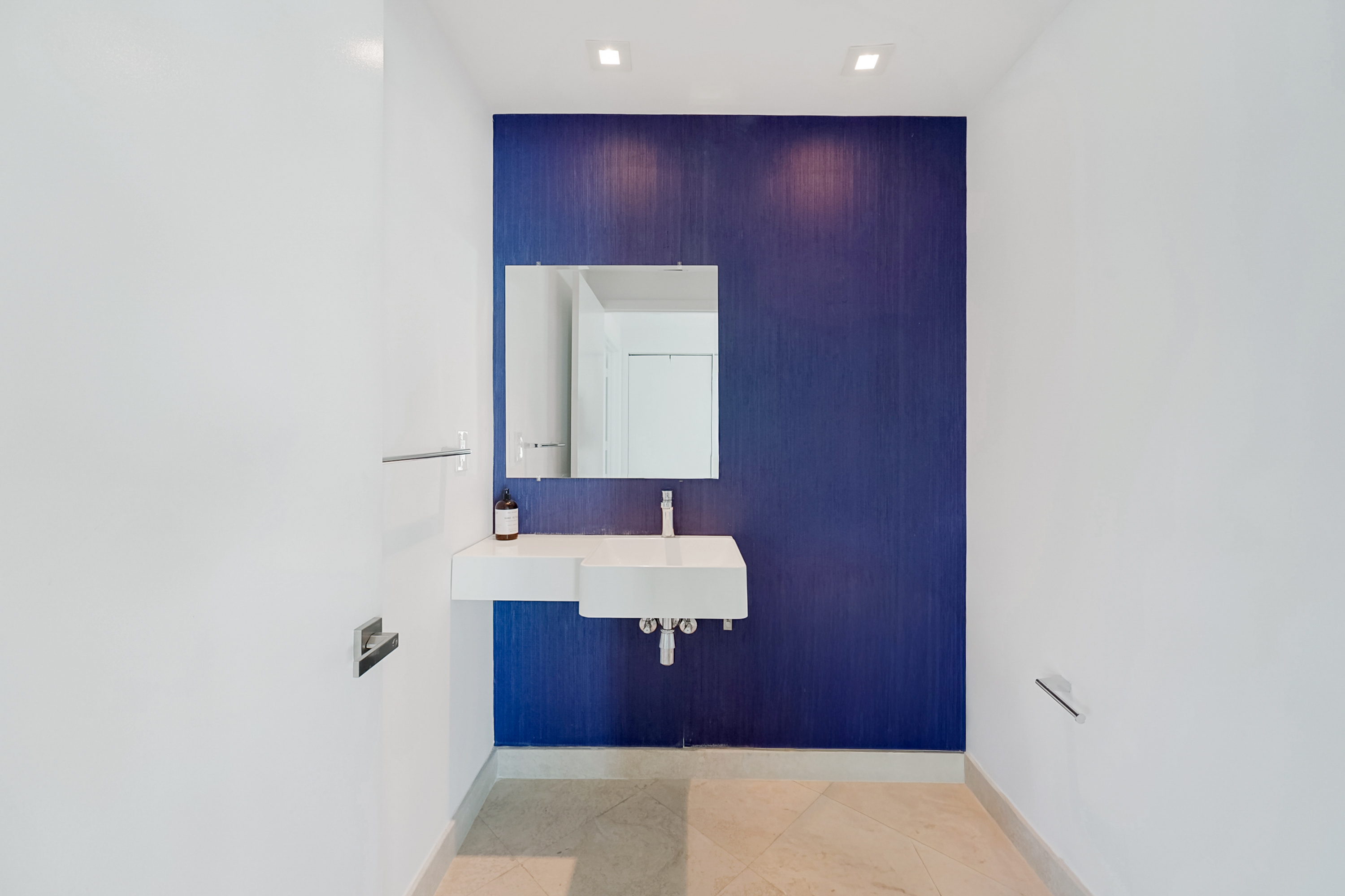 300 S Pointe Dr Unit# 405