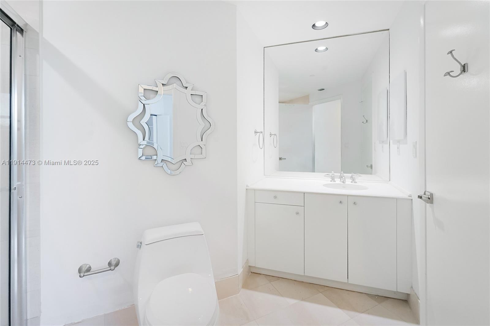 300 S Pointe Dr # 405