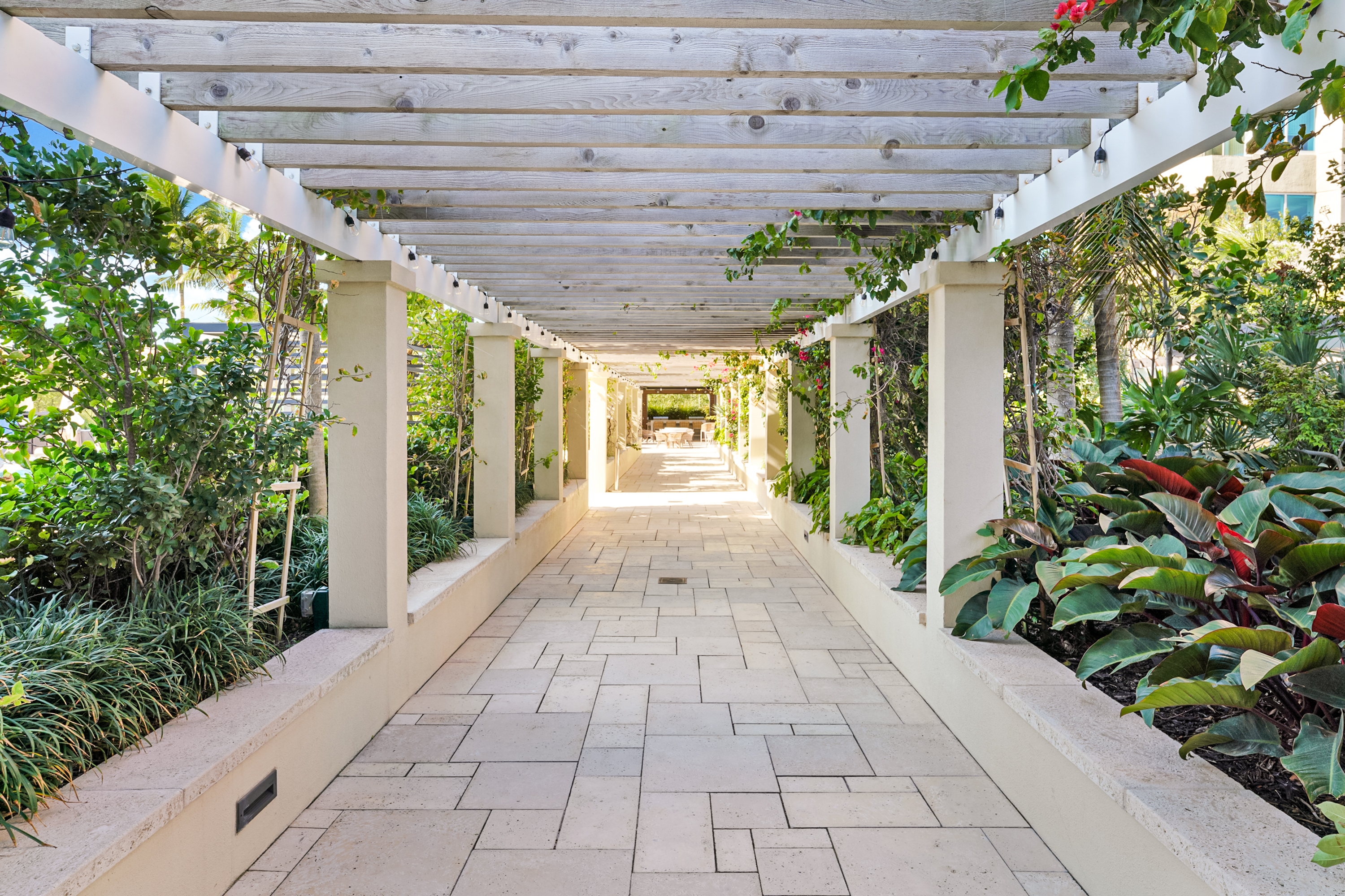 300 S Pointe Dr Unit# 405