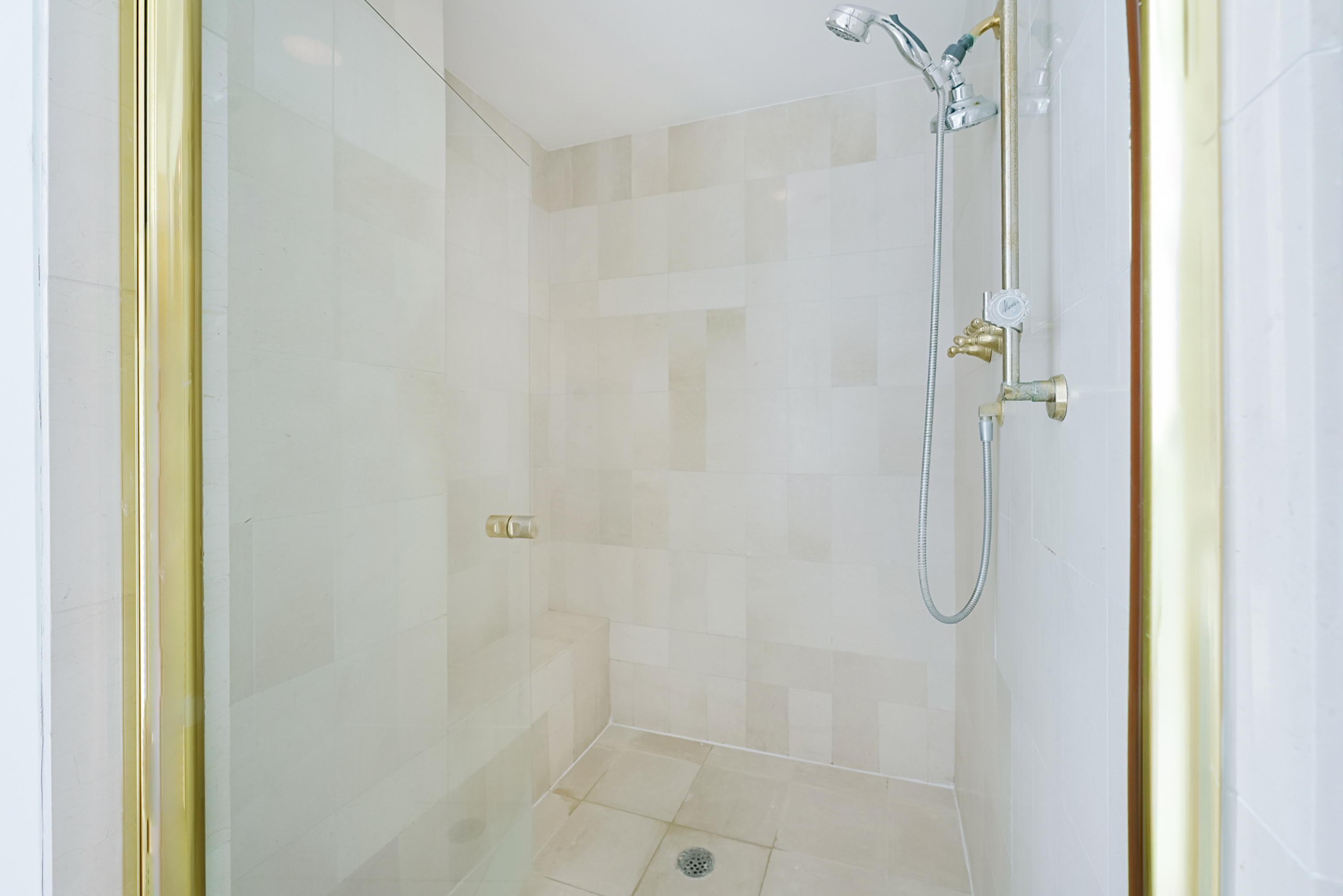 300 S Pointe Dr Unit# 405