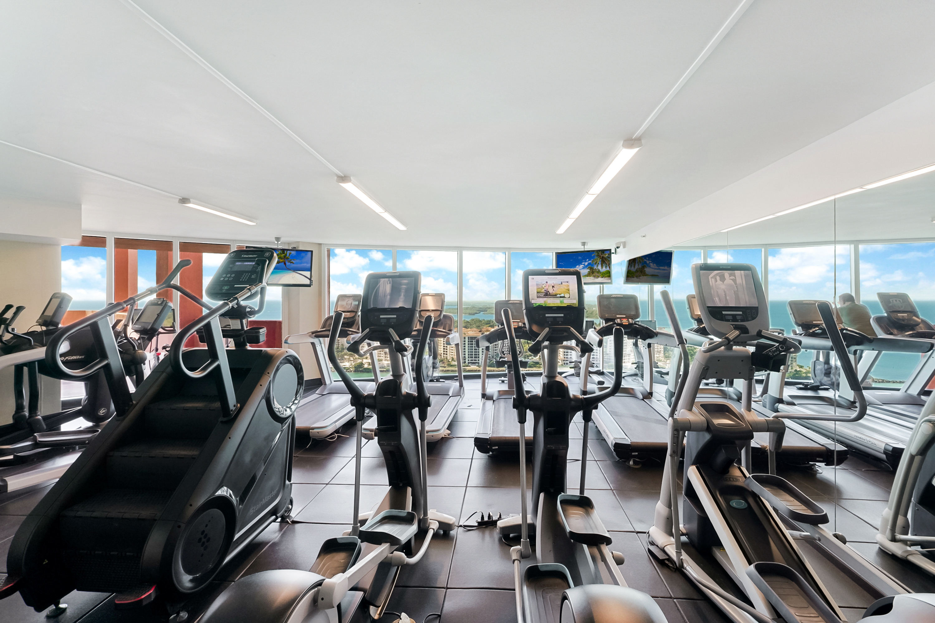 300 S Pointe Dr Unit# 405