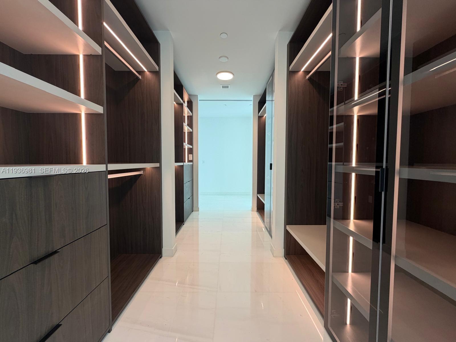 300 Biscayne Blvd Way # 3201