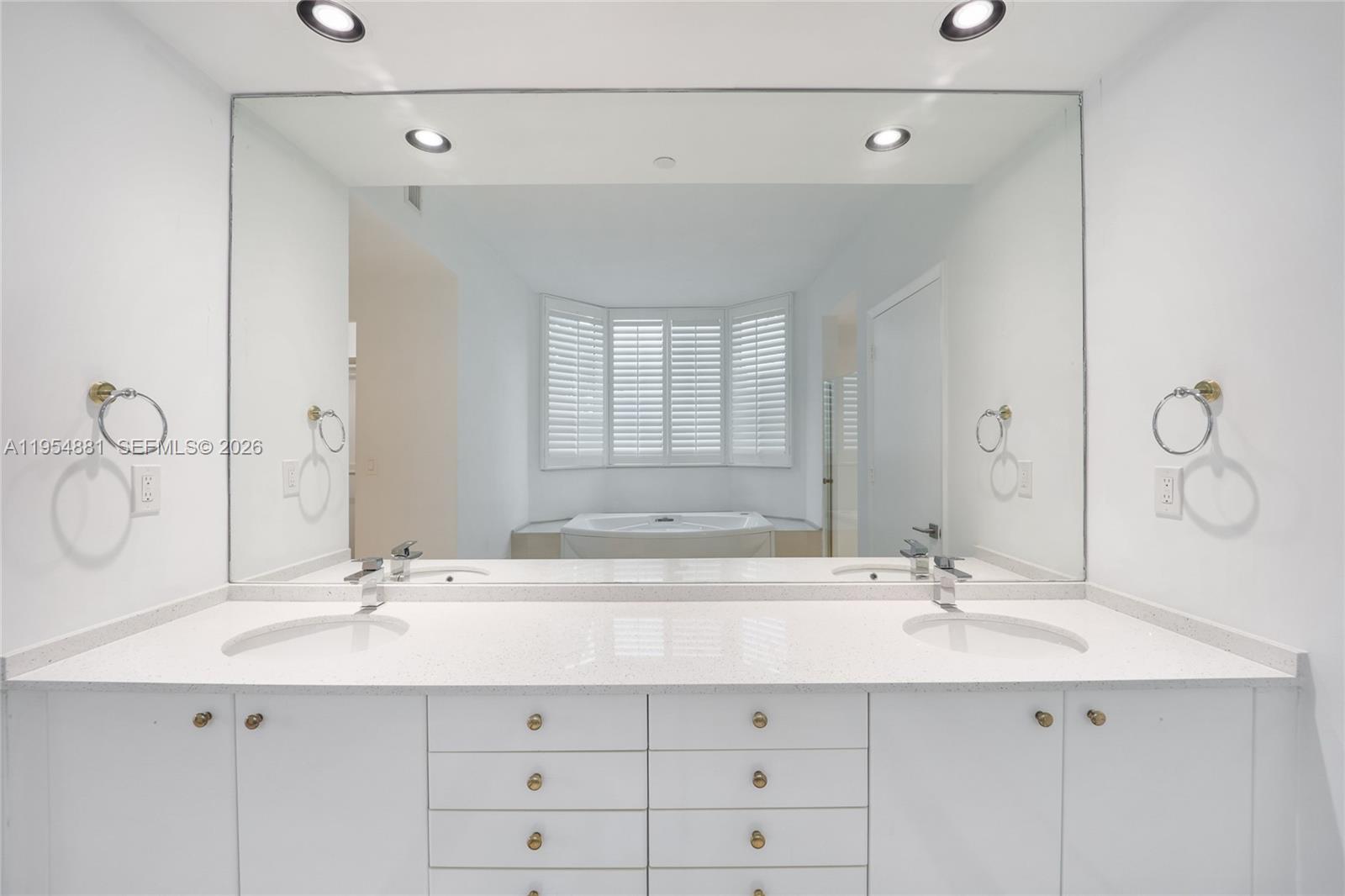 300 S Pointe Dr Unit 303 | Portofino Tower