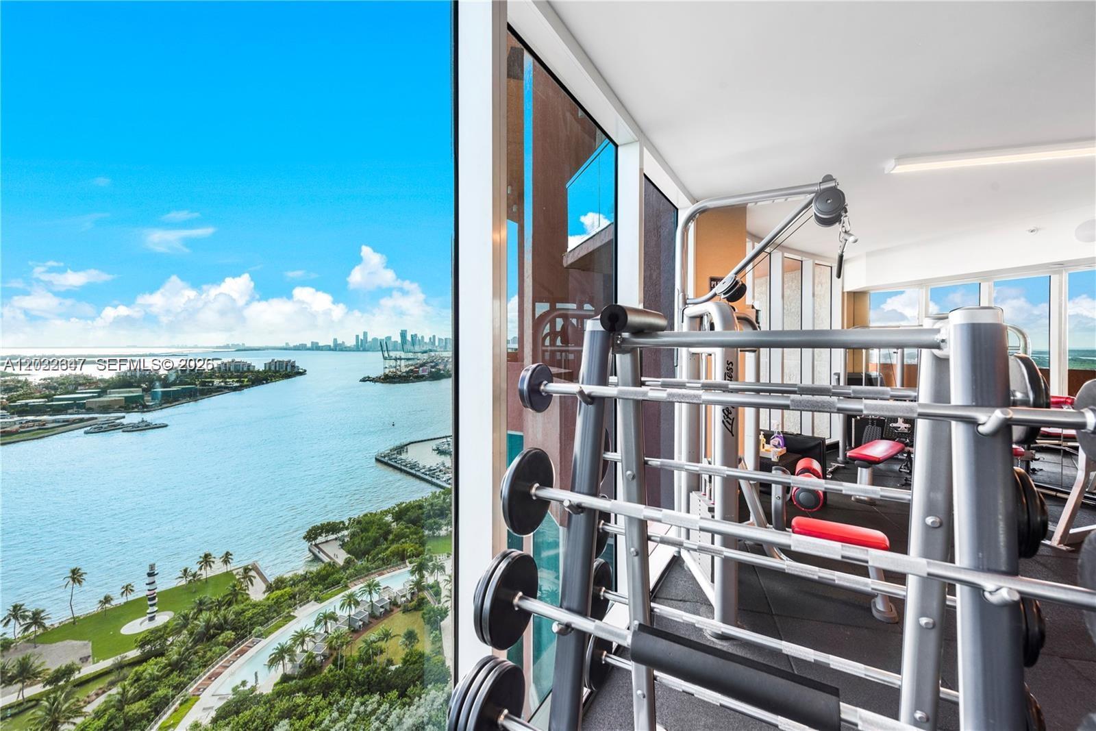 300 S Pointe Dr # 908