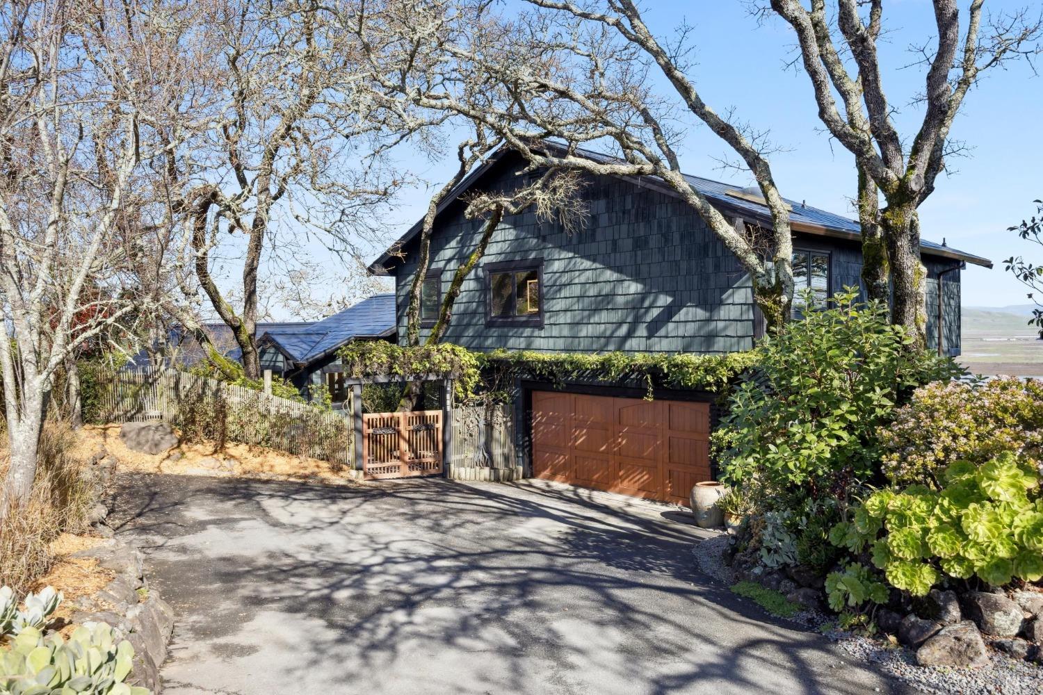 160 Crest Rd