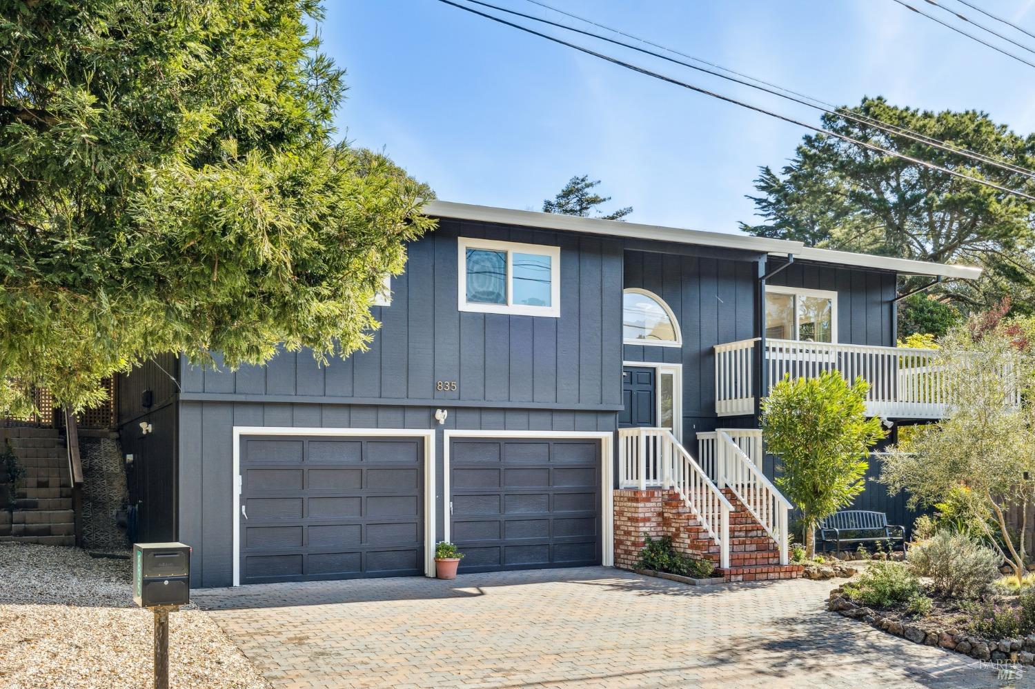 835 Chamberlain Ct