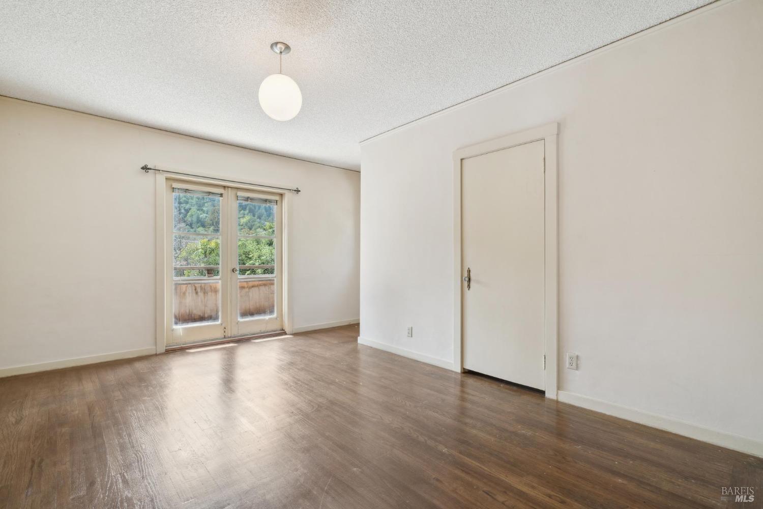 18 Sir Francis Drake Blvd