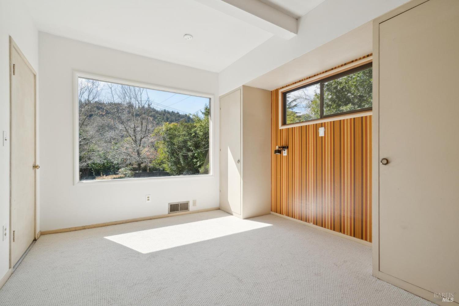 18 Sir Francis Drake Blvd