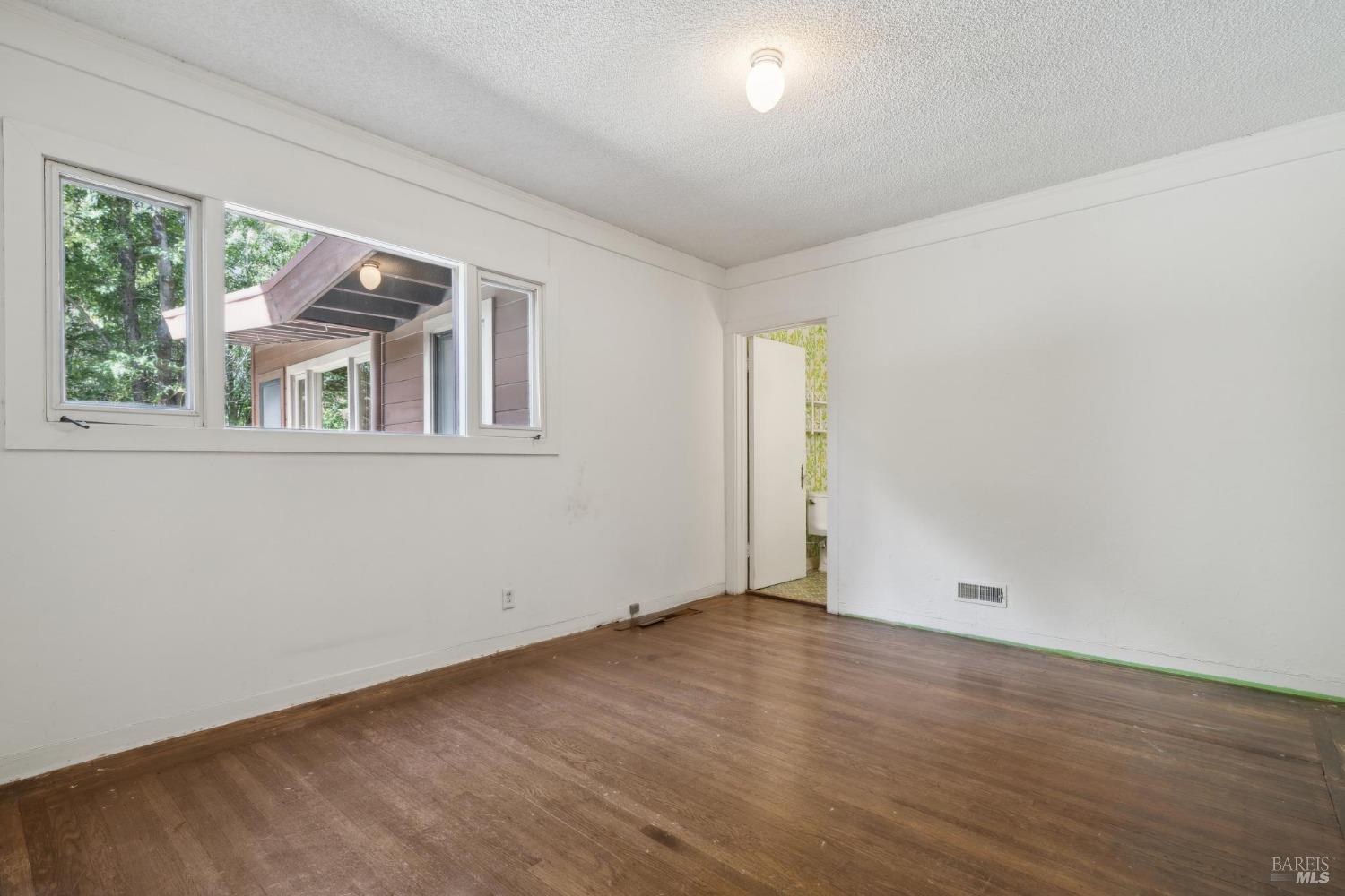 18 Sir Francis Drake Blvd