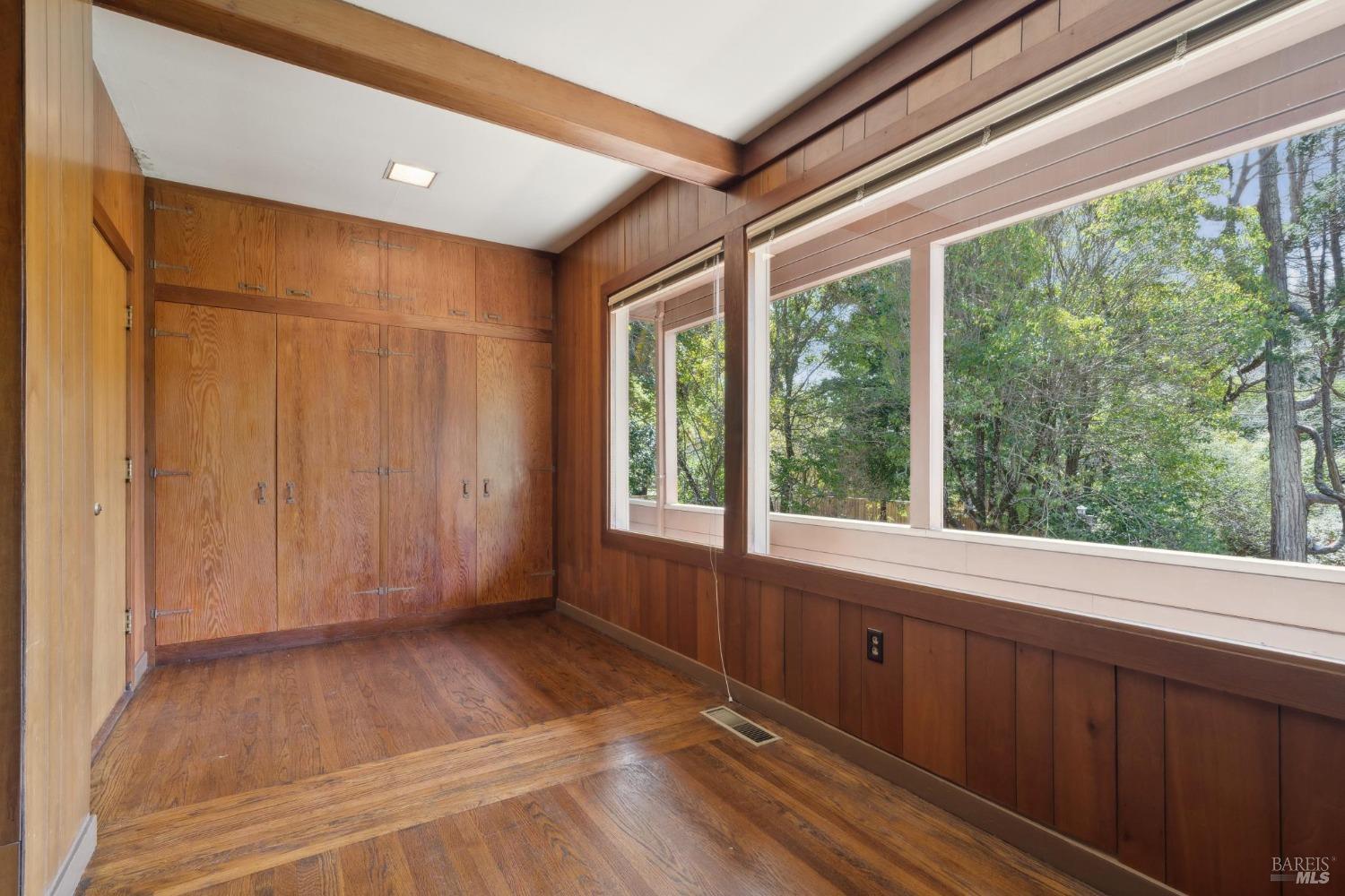 18 Sir Francis Drake Blvd