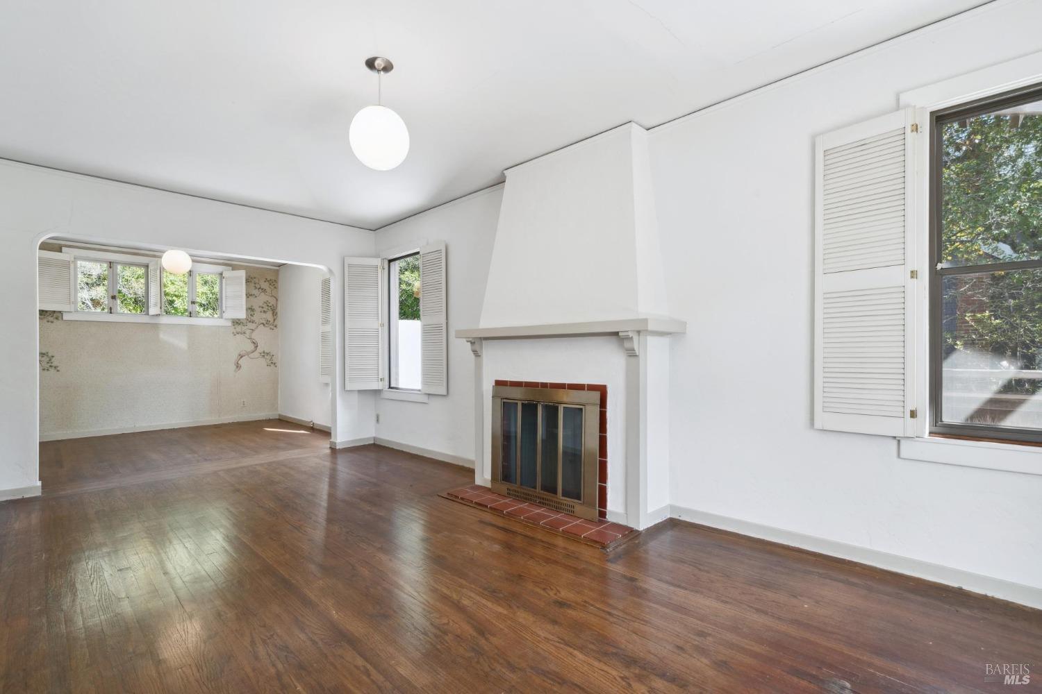 18 Sir Francis Drake Blvd