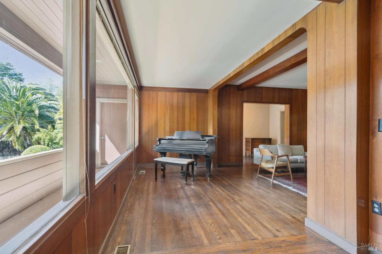 18 Sir Francis Drake Blvd