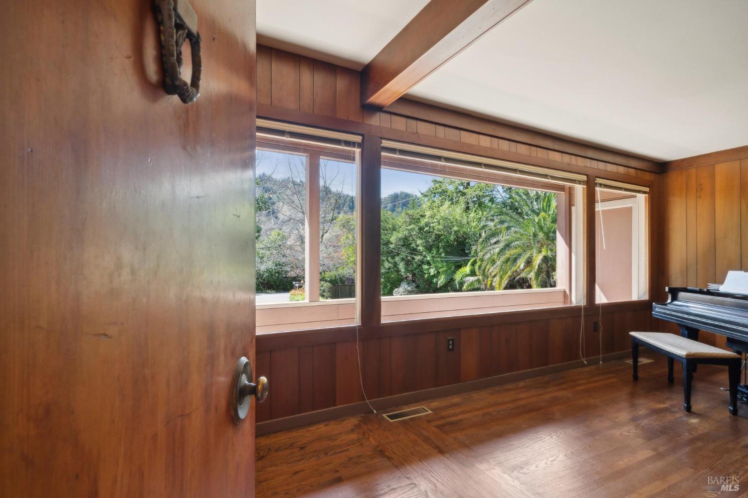 18 Sir Francis Drake Blvd