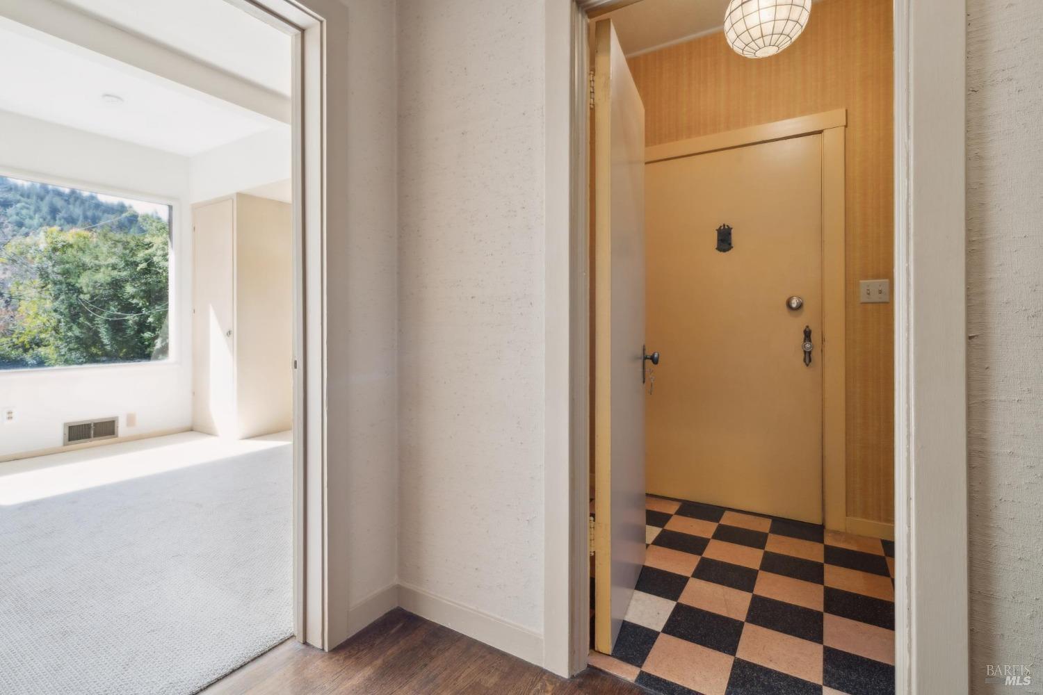 18 Sir Francis Drake Blvd