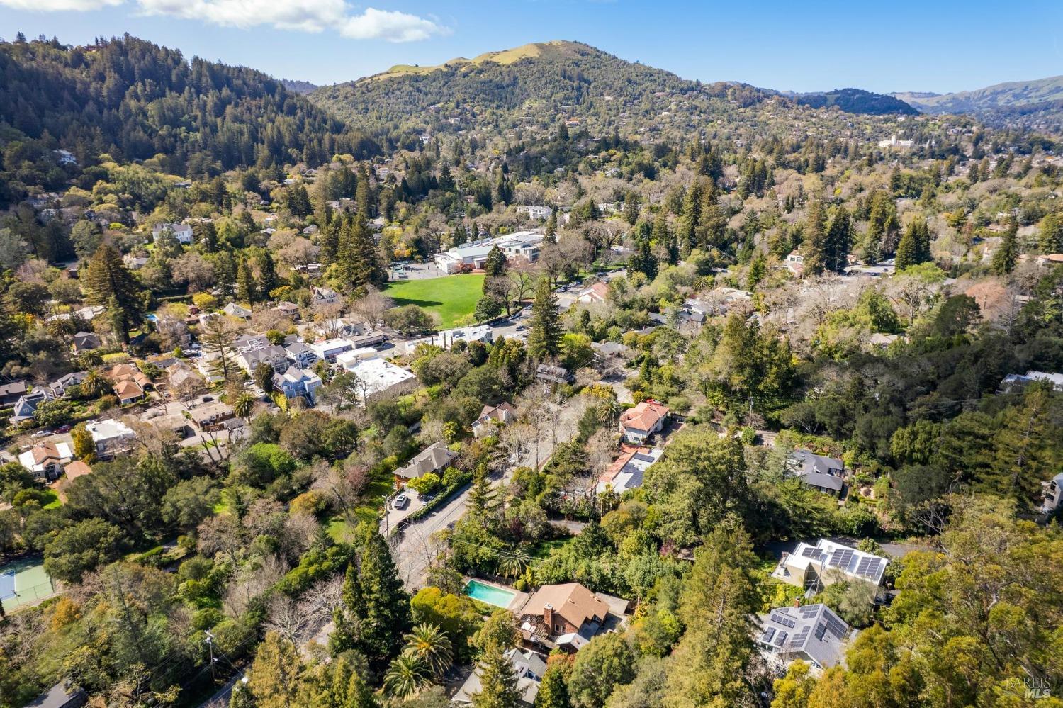 18 Sir Francis Drake Blvd