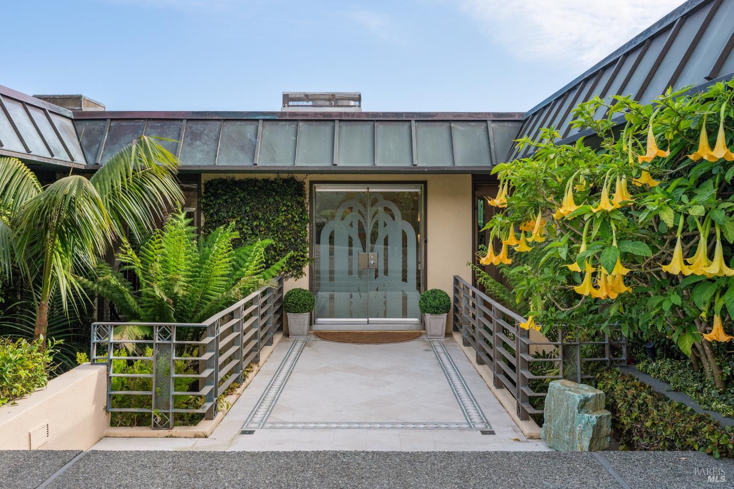 6 Saint Gabrielle Ct