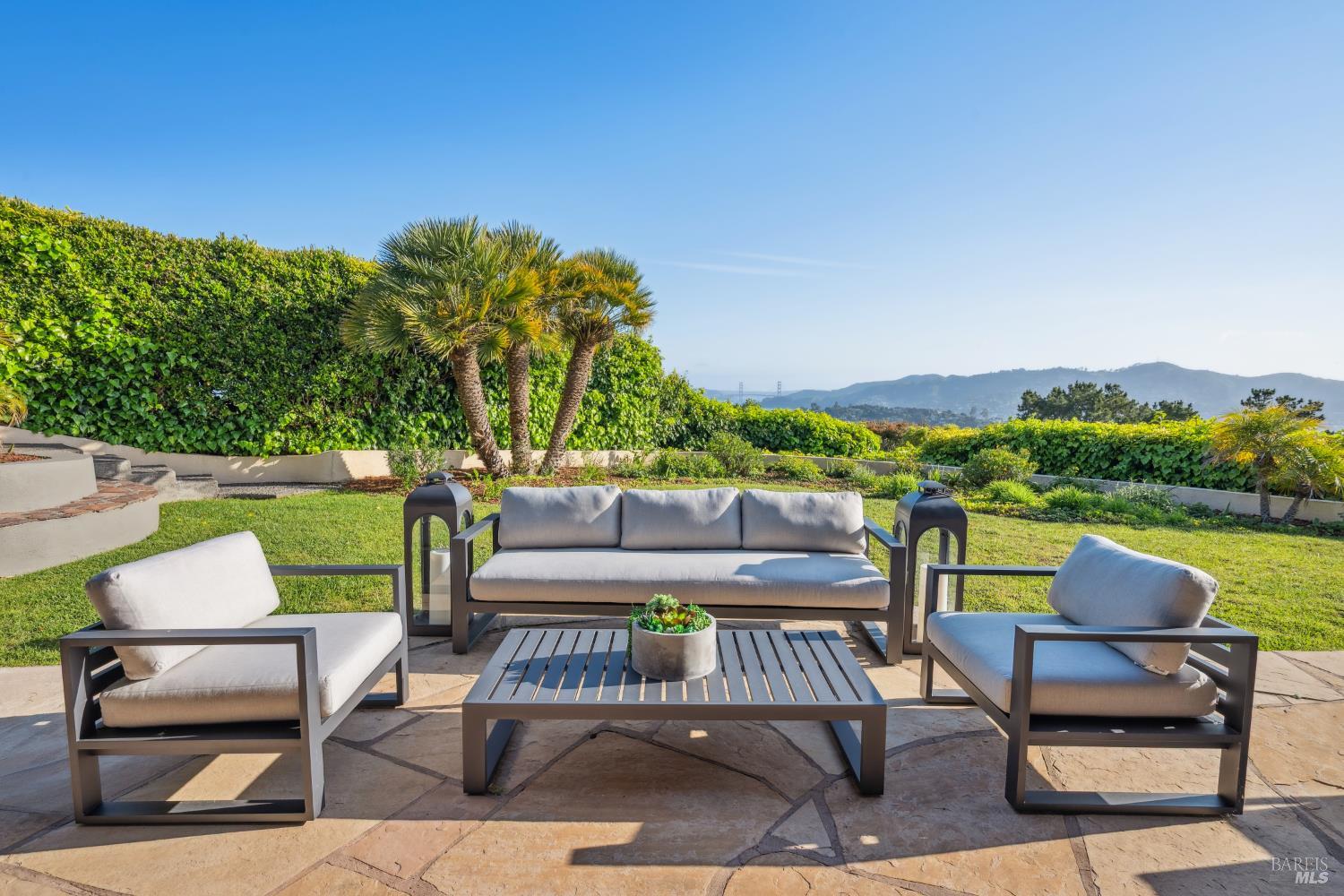 6 Saint Gabrielle Ct