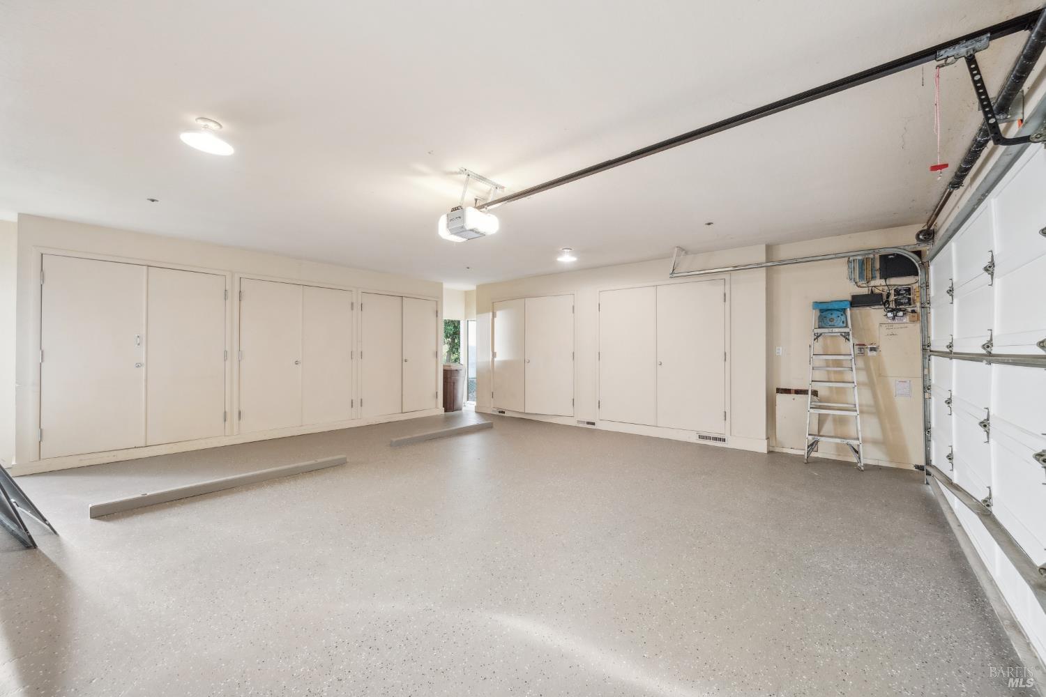 6 Saint Gabrielle Ct