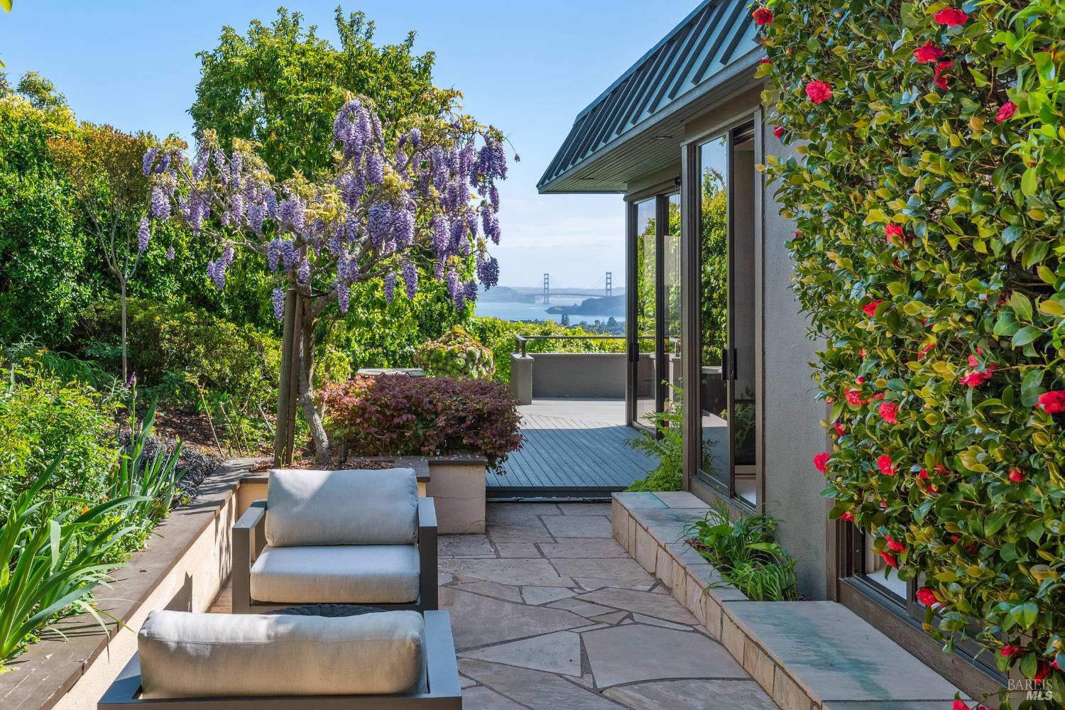 6 Saint Gabrielle Ct