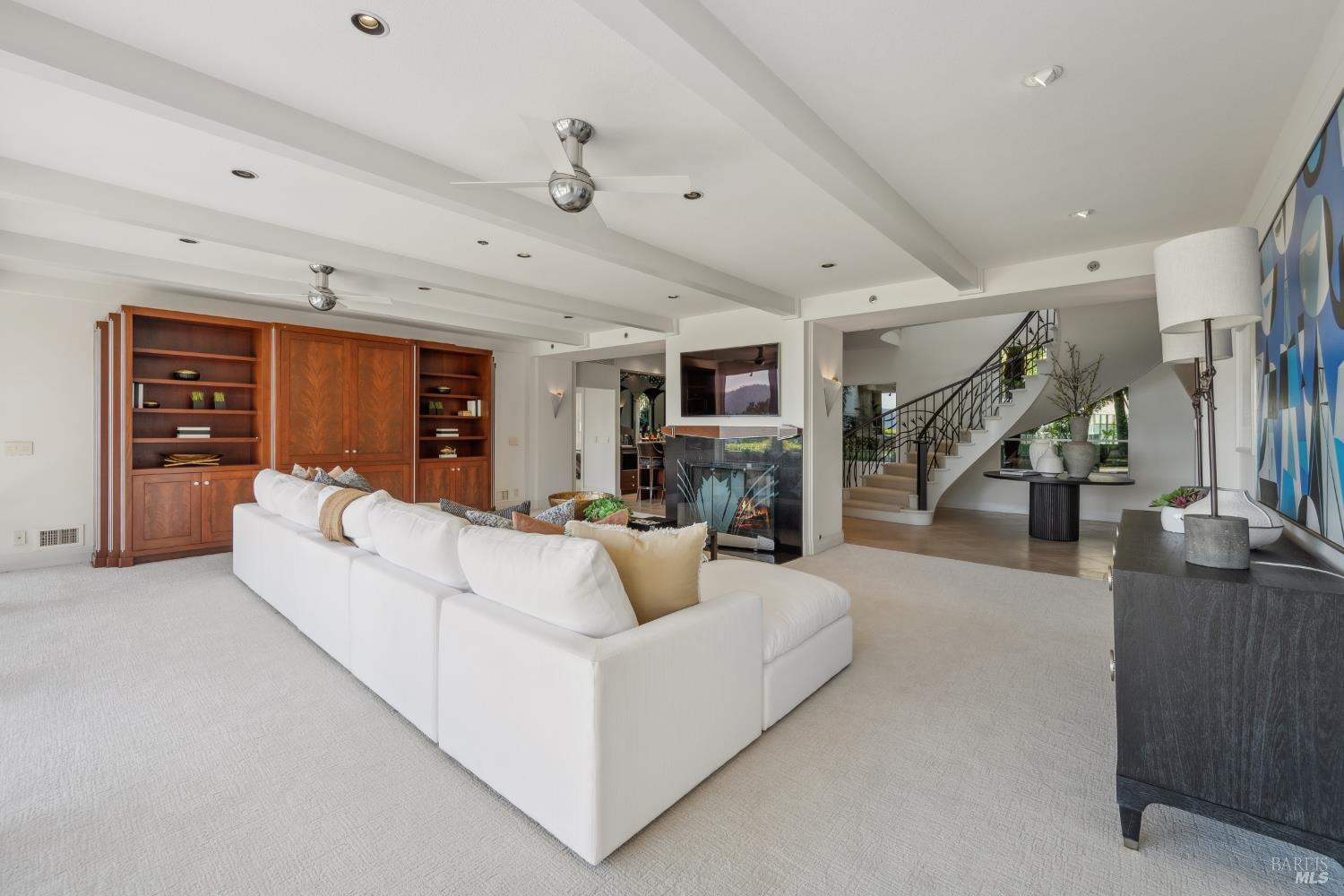 6 Saint Gabrielle Ct