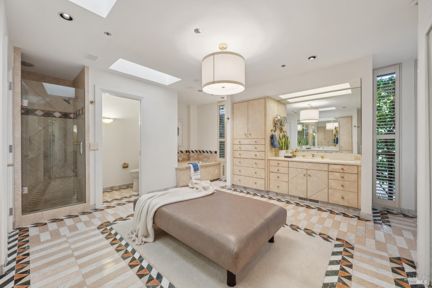 6 Saint Gabrielle Ct