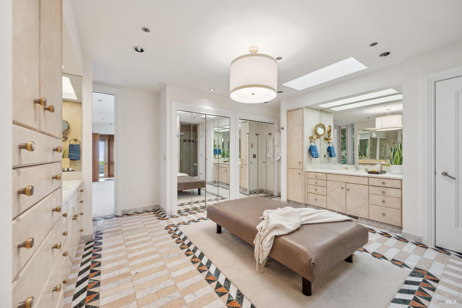 6 Saint Gabrielle Ct