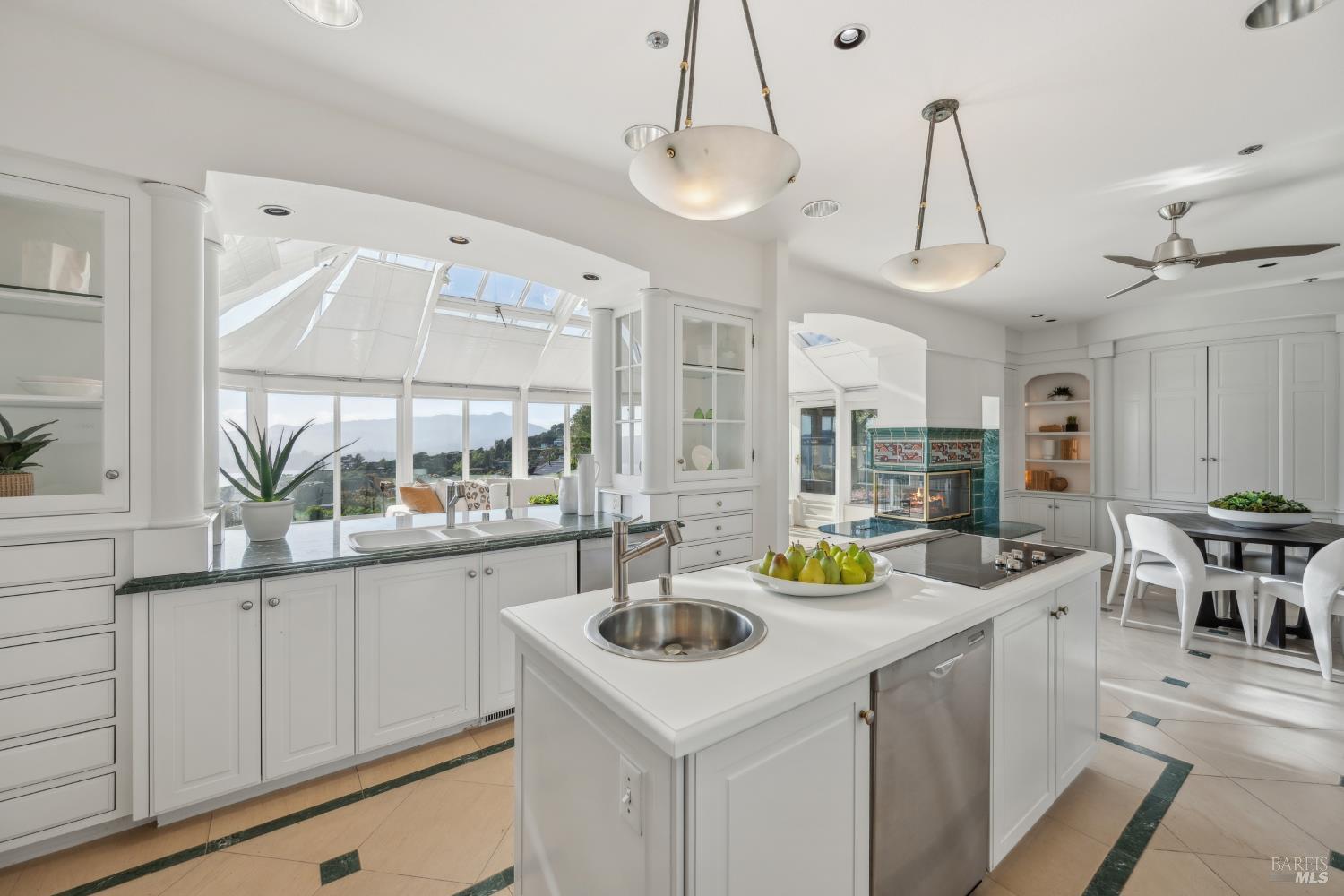 6 Saint Gabrielle Ct