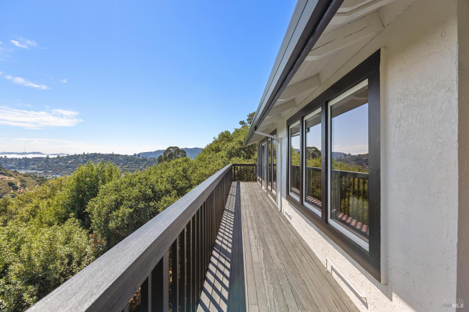 12 Tara View Road