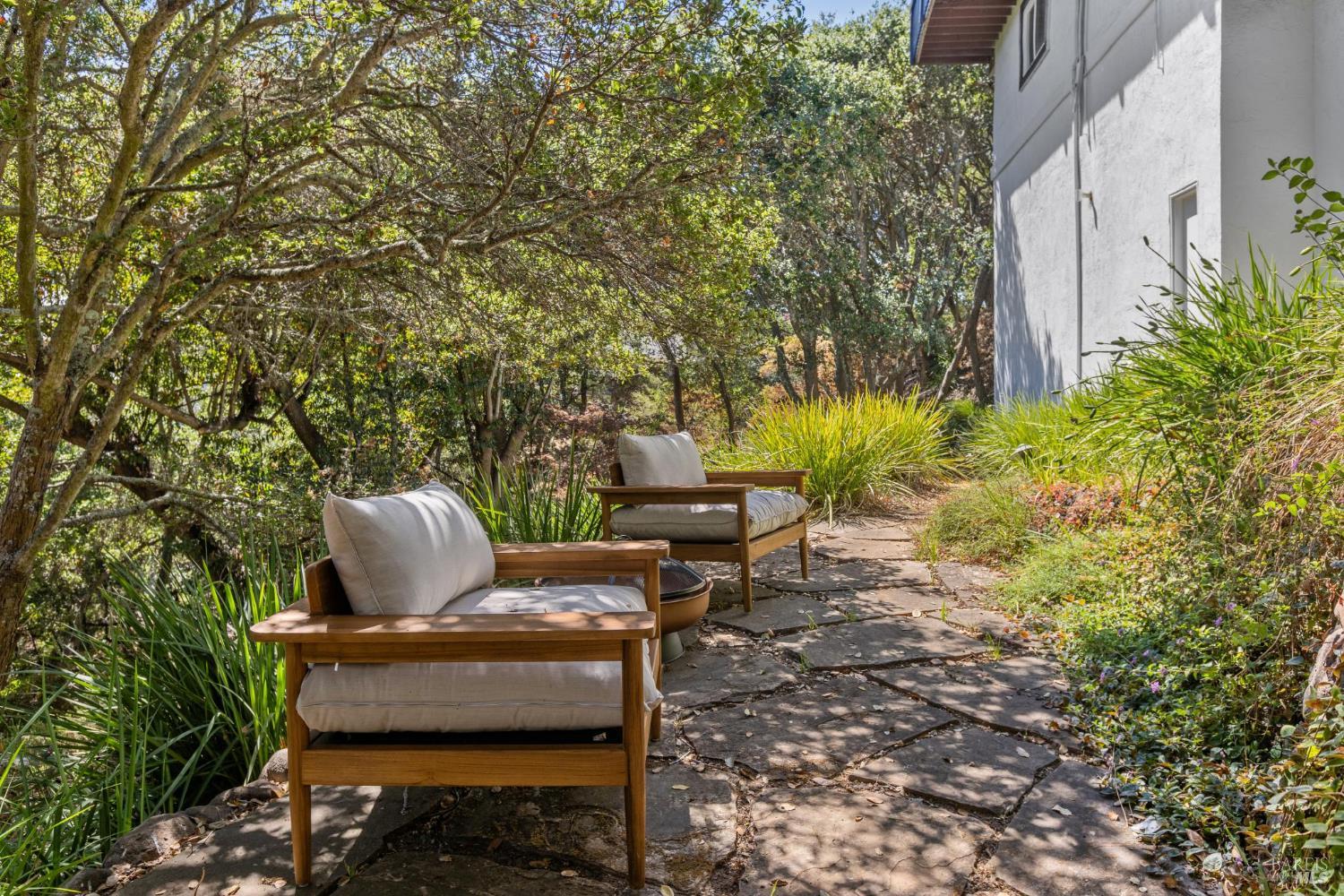 12 Tara View Road