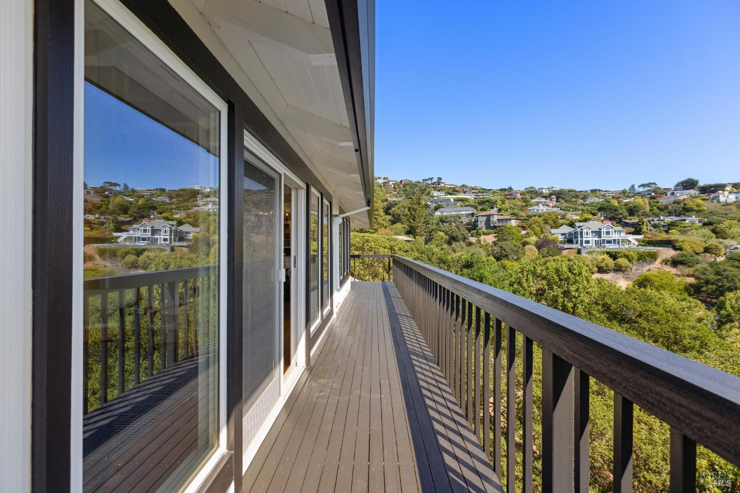 12 Tara View Road