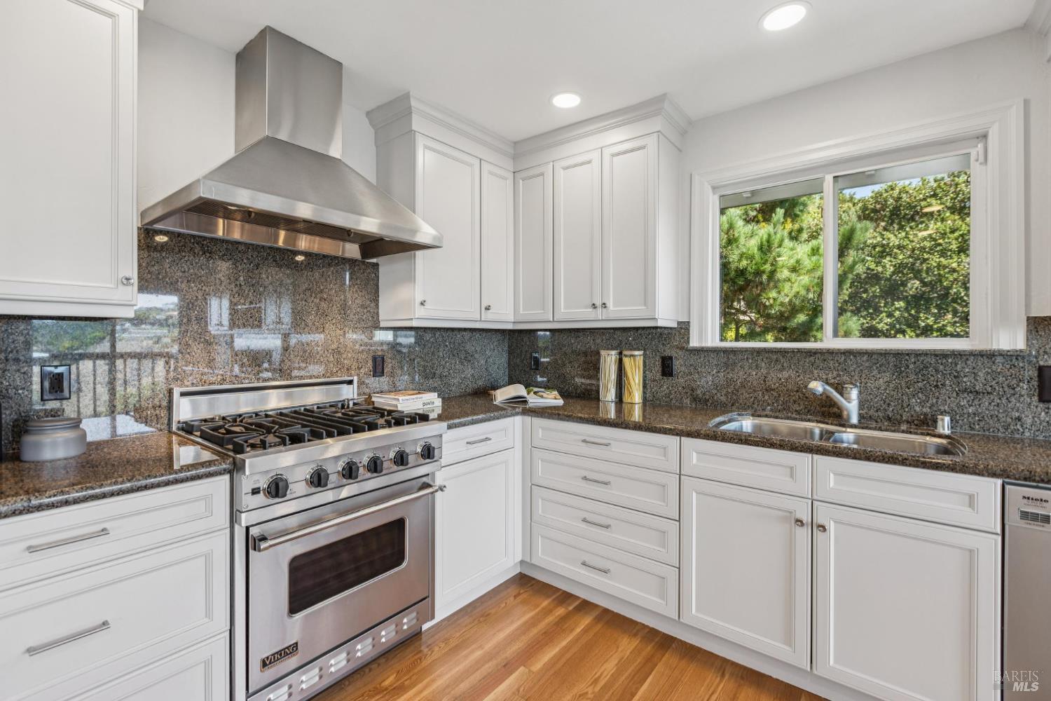 12 Tara View Road