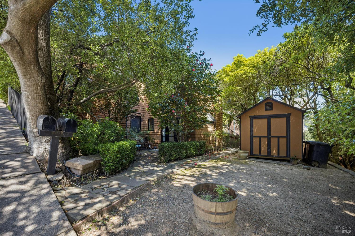 158 Edwards Avenue