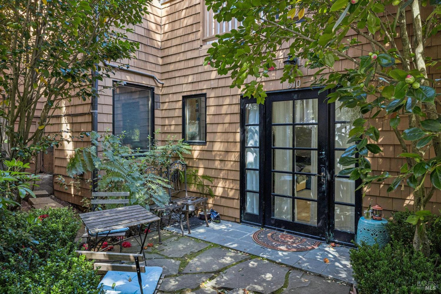 158 Edwards Avenue