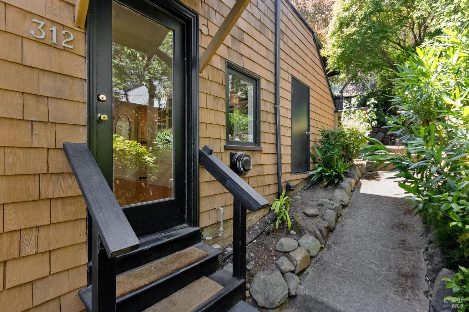 158 Edwards Avenue