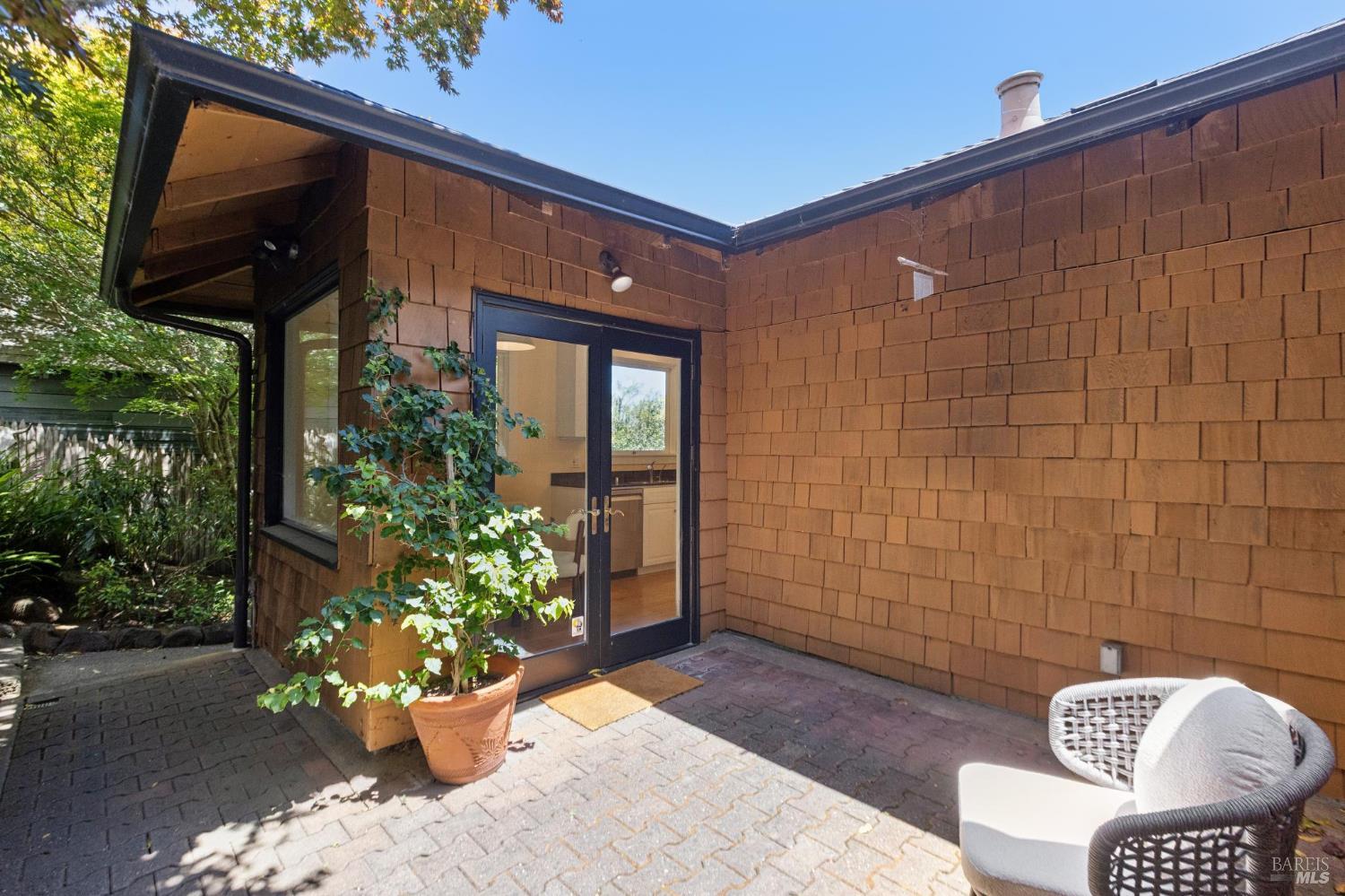 158 Edwards Avenue