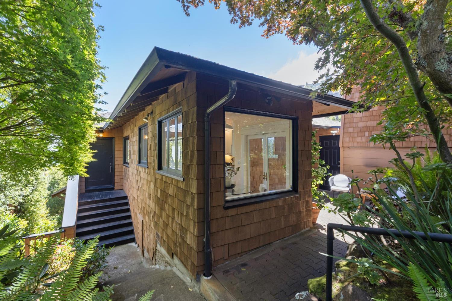 158 Edwards Avenue