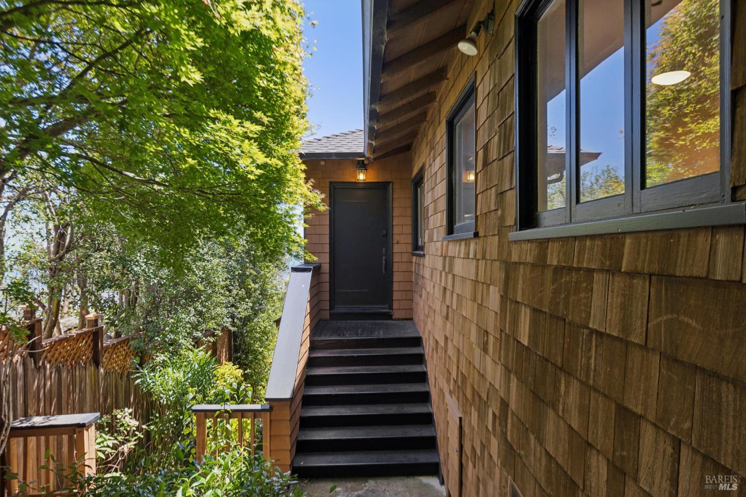 158 Edwards Avenue
