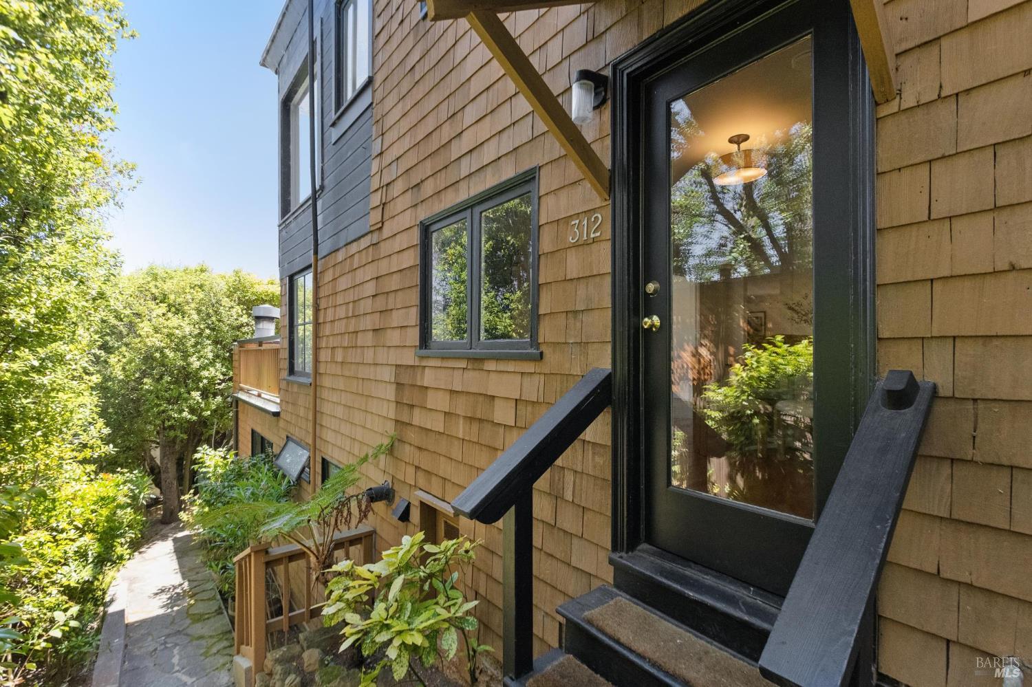 158 Edwards Avenue