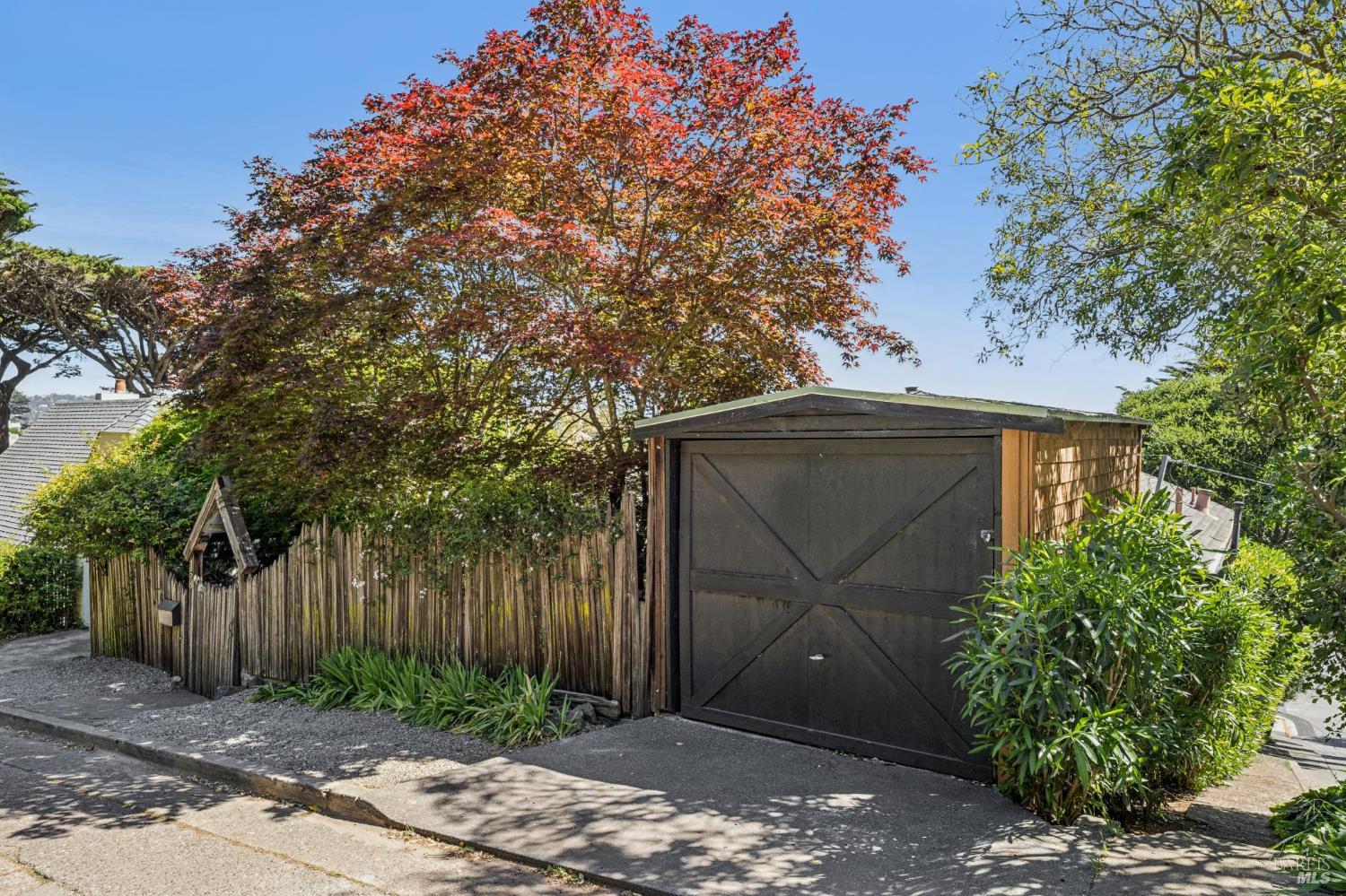 158 Edwards Avenue