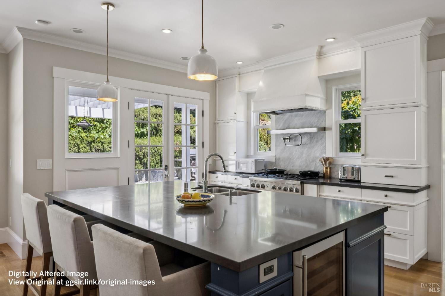 8 Sir Francis Drake Boulevard