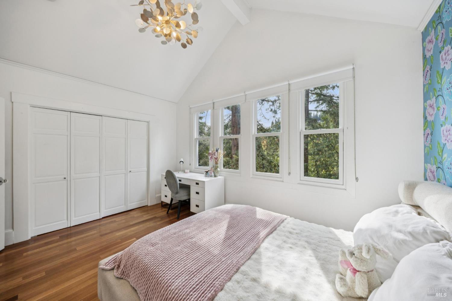 8 Sir Francis Drake Boulevard