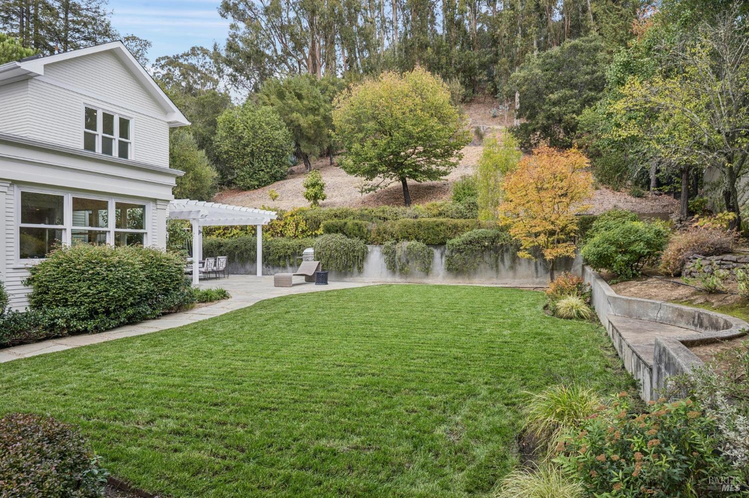 8 Sir Francis Drake Boulevard