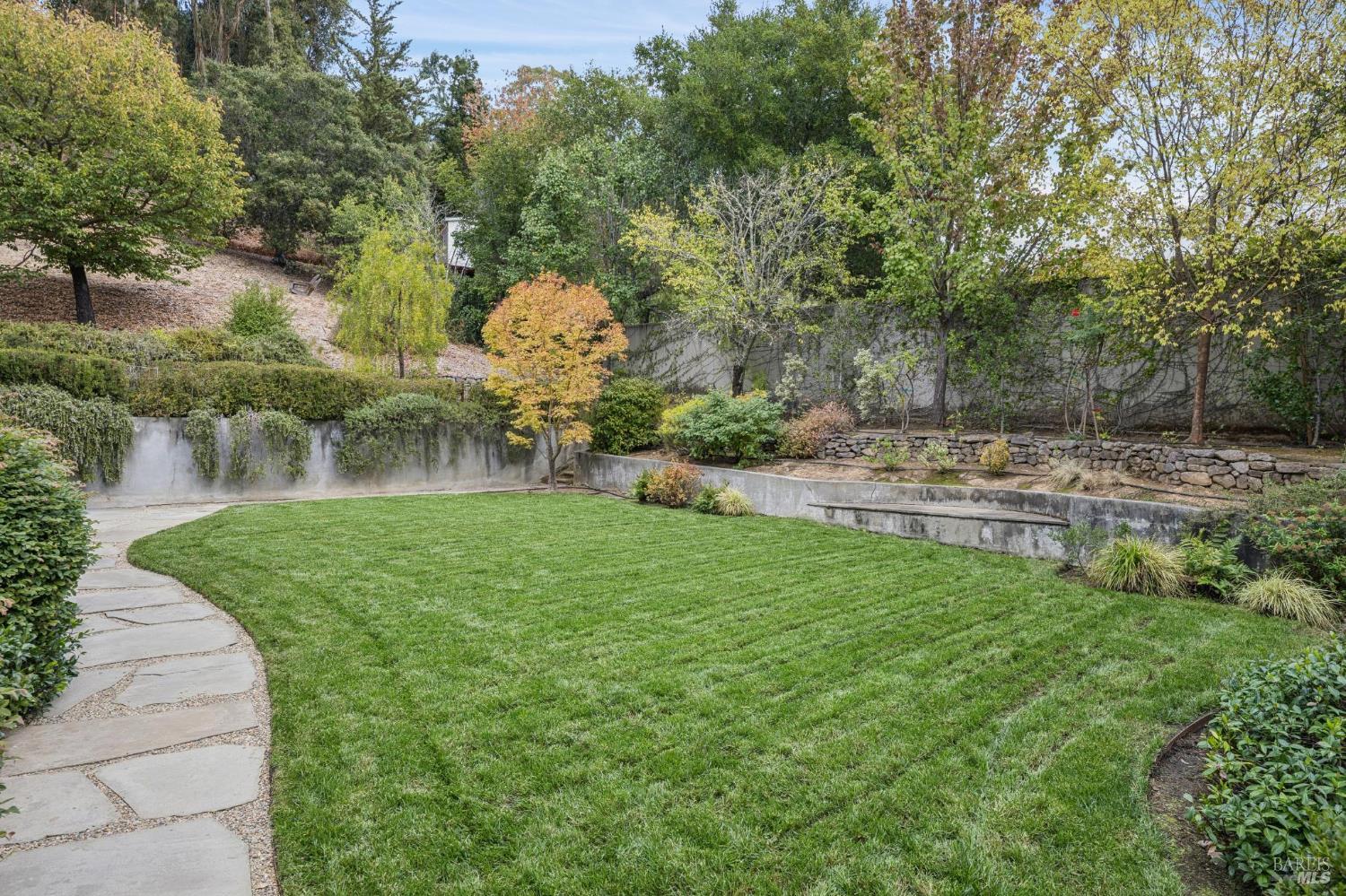 8 Sir Francis Drake Boulevard