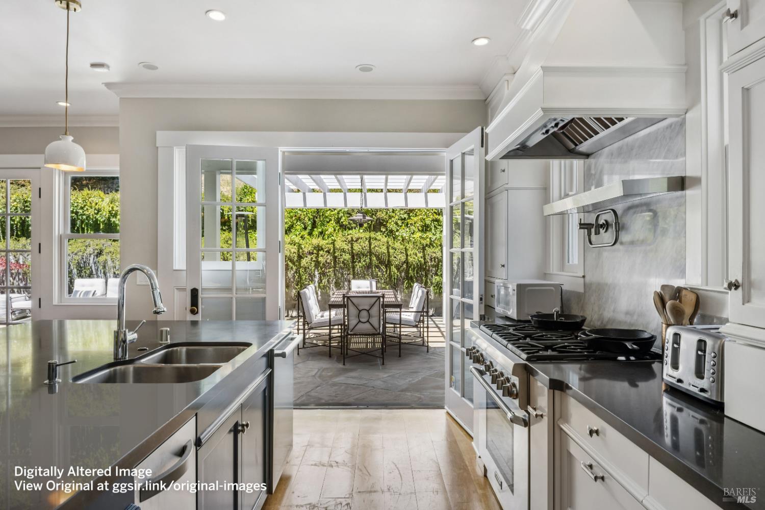 8 Sir Francis Drake Boulevard